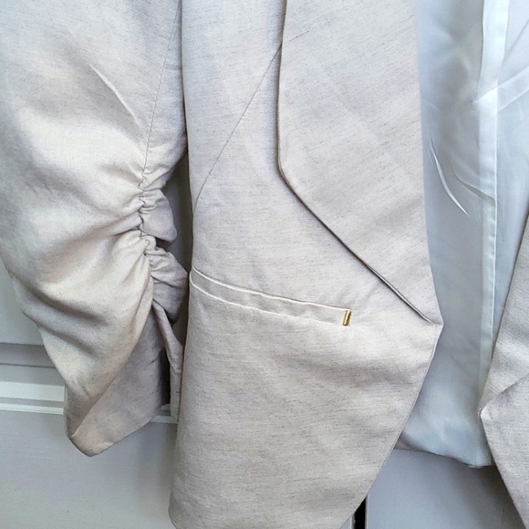 Blazer - Picture 2 of 4